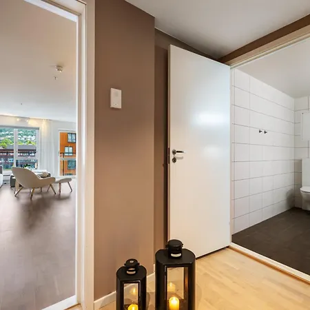 Roomsly - Flat With Private Balcony 아파트 *