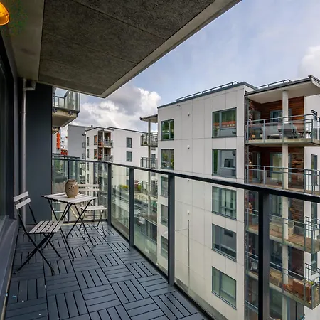 Roomsly - Flat With Private Balcony *