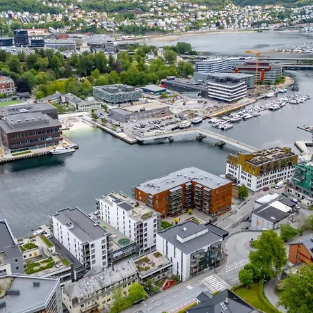 Roomsly - Flat With Private Balcony