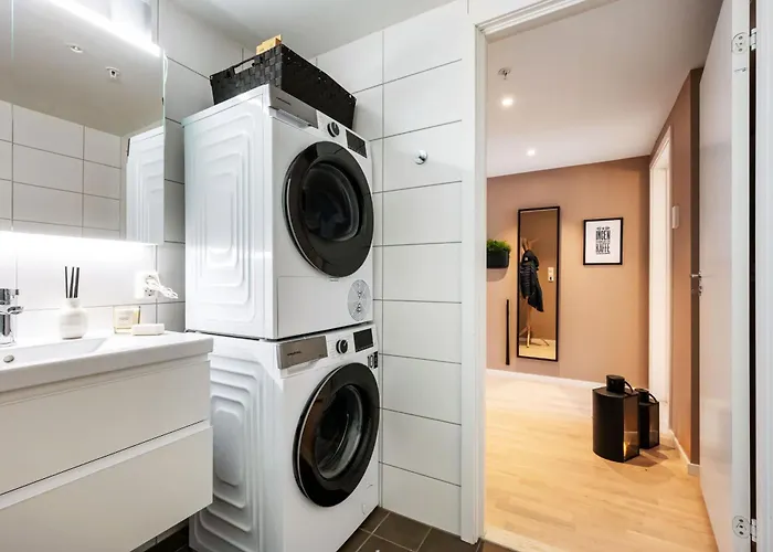 Roomsly - Flat With Private Balcony *