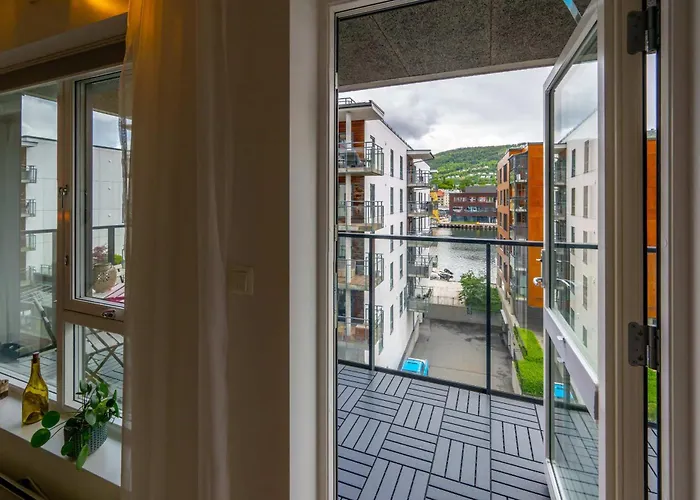 Roomsly - Flat With Private Balcony * Μπέργκεν