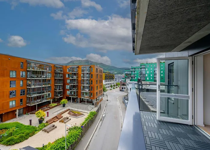 Roomsly - Flat With Private Balcony Apartment *