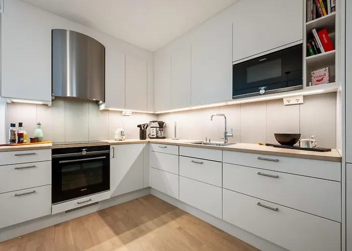 Apartment Roomsly - Flat With Private Balcony *