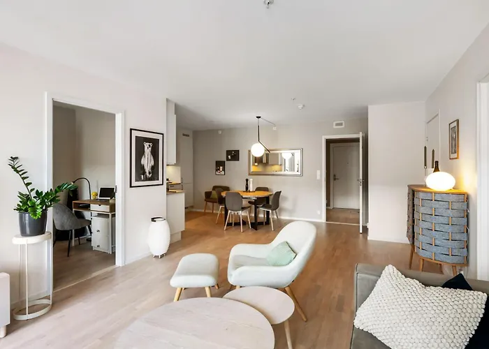 Roomsly - Flat With Private Balcony *