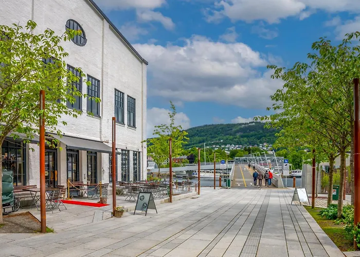 Roomsly - Flat With Private Balcony Apartment *